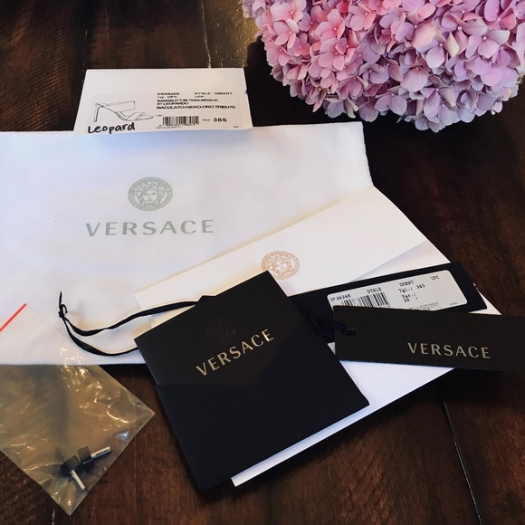 VERSACE Leopard Heeled Sandals🐆 - Picture 5 of 6